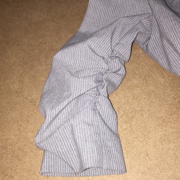 Grey pinstriped Suit - Picture 5 of 5